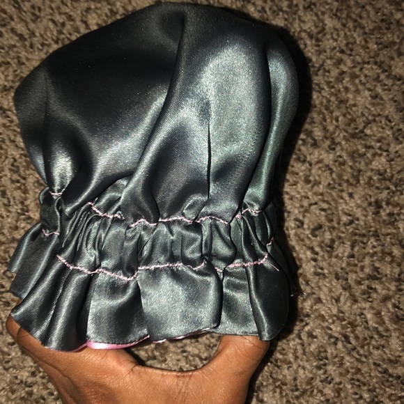 Reversible bonnet - Picture 2 of 2